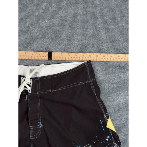 Billabong Graphic Rare Halloween Boardshorts Goth Bat Sz 33 Black Surf Swim Y2K - Picture 9 of 16